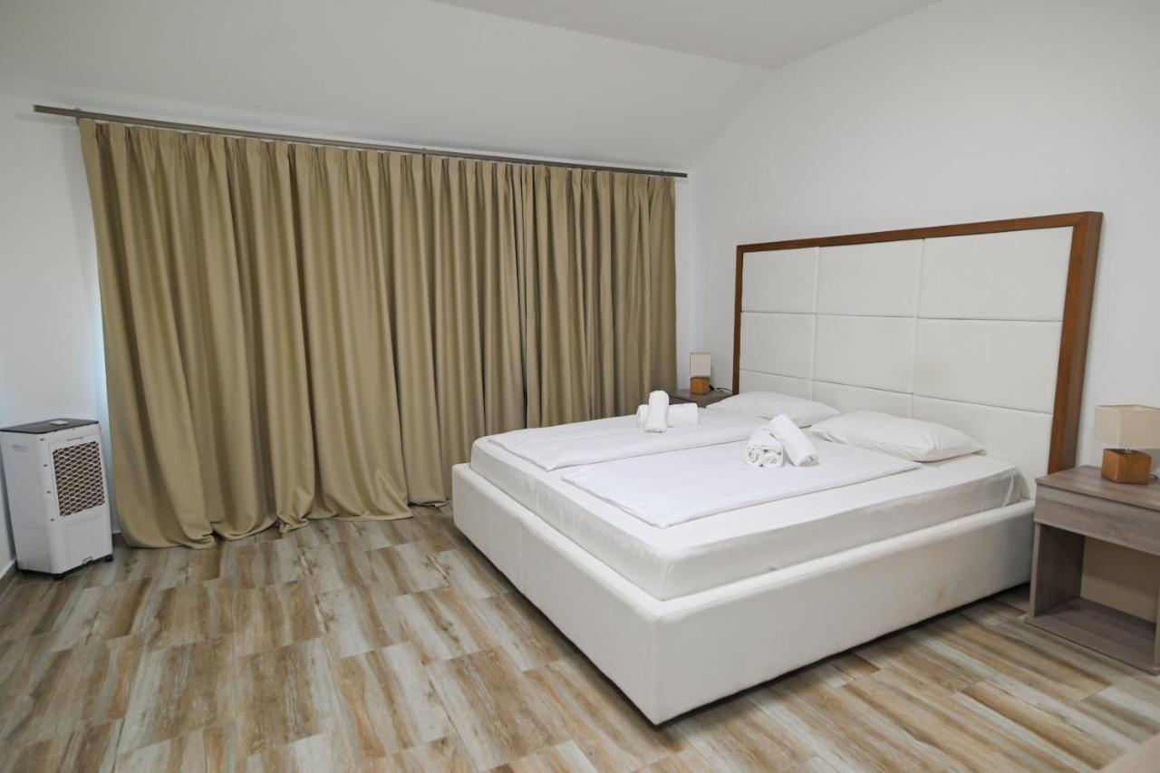 Twenty Park Aparthotel Kikinda Exterior photo